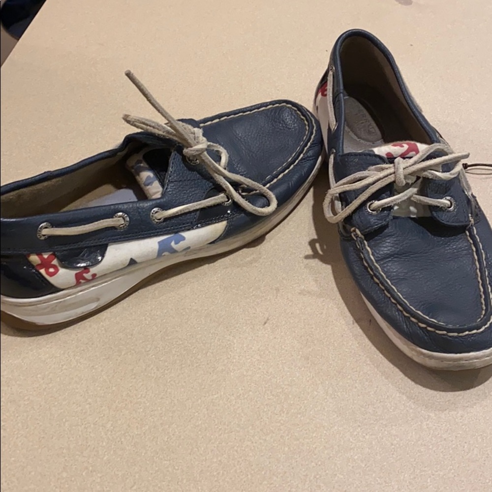 Sperry anchor slip ons